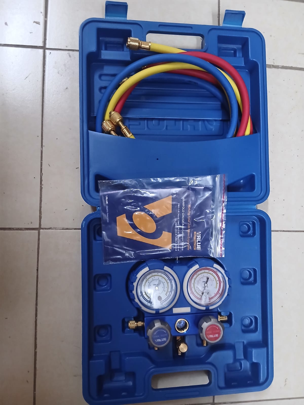 VALUE manifold gauge set with hoses and carry case from Wisdo Merchants Nairobi
