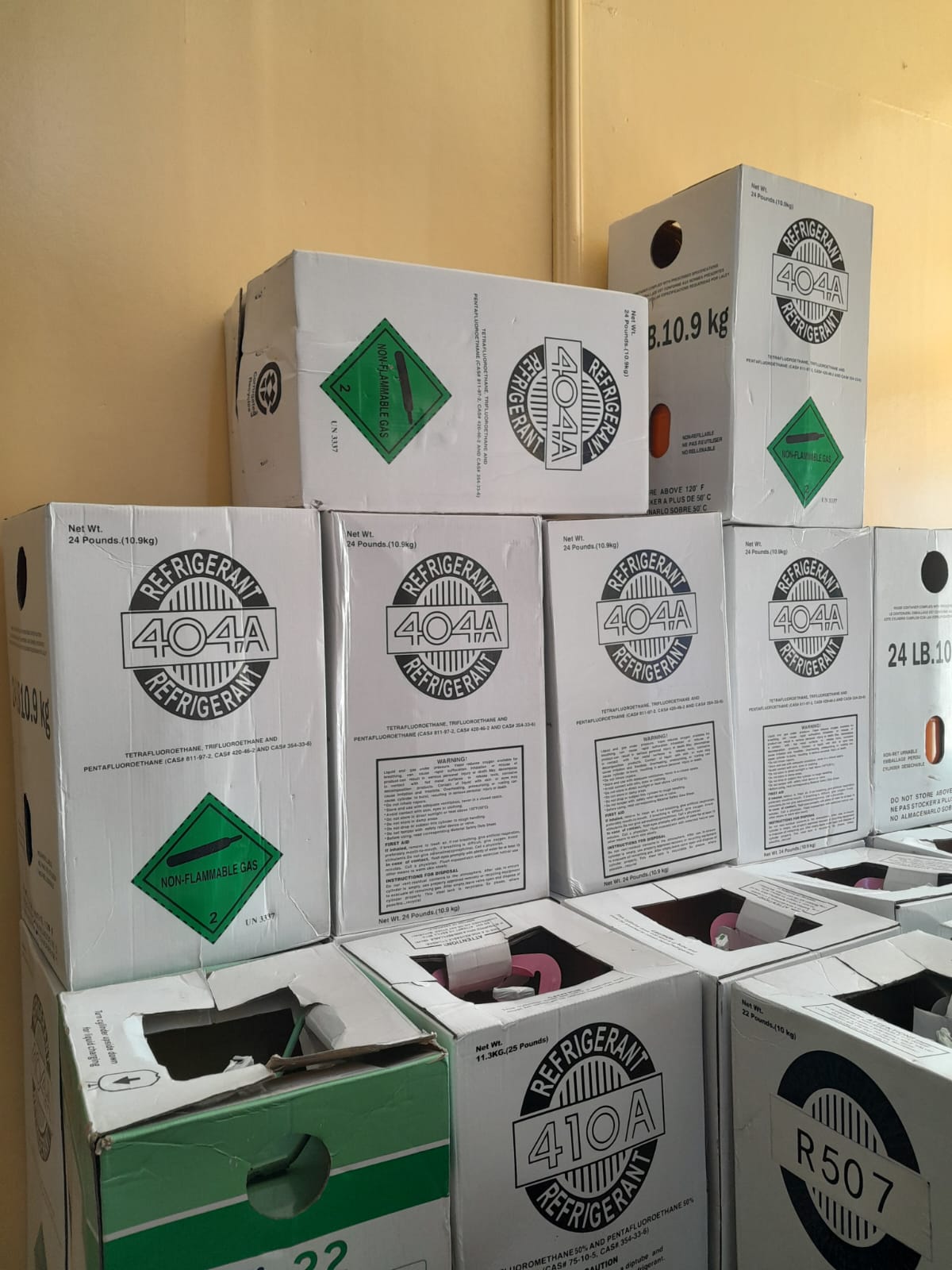 R404A refrigerant gas cylinder